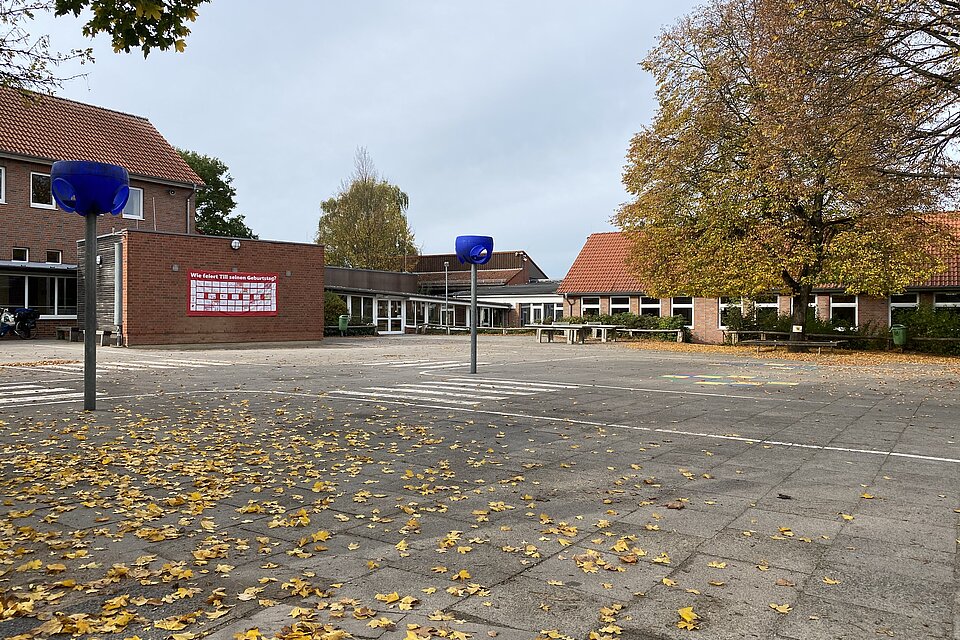Schulhof für Feste - Verkehrserziehung - Pause mit Kleingeräten - Musik