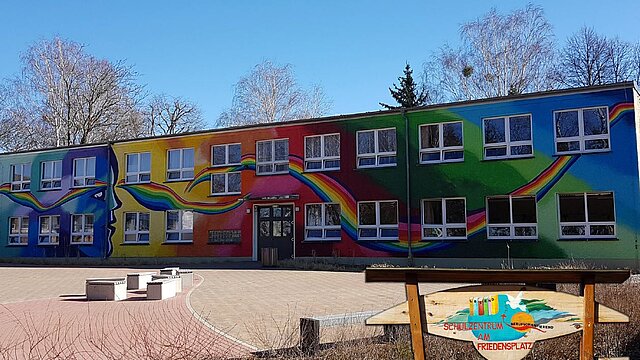 Schulzentraum am Friedensplatz - Neutrebbin Gebäude